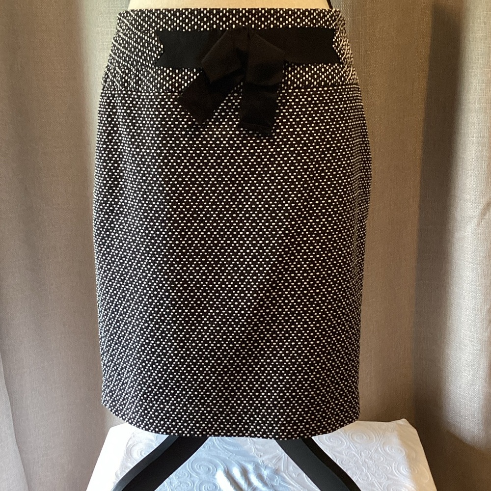LOFT Black and White Dotted Pencil Skirt, size 4.